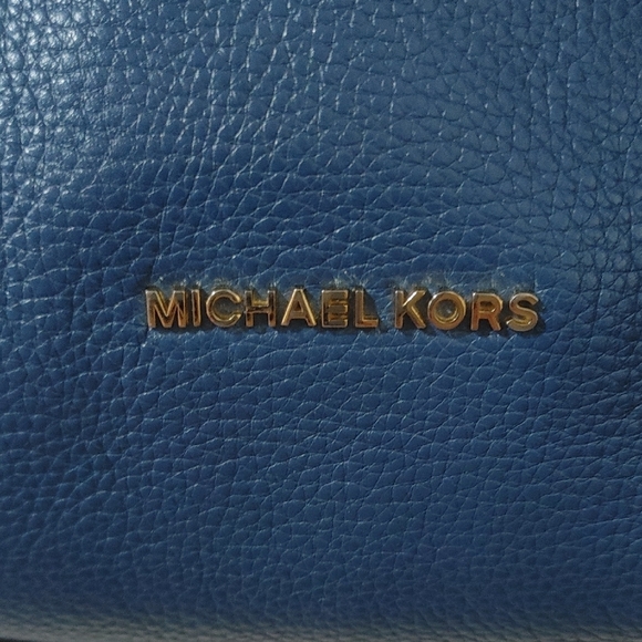 Michael Kors Navy Shoulder Bag with Gold Accents - Picture 2 of 7